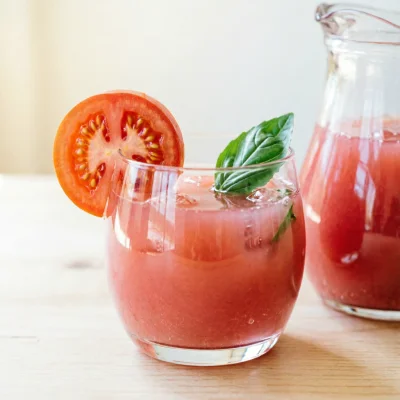 Agua Fresca de Tomate y Citronela con Toque Tailandés