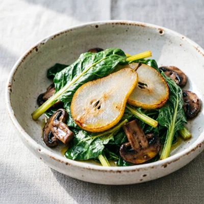 Acelgas Salteadas con Pera y Champiñones